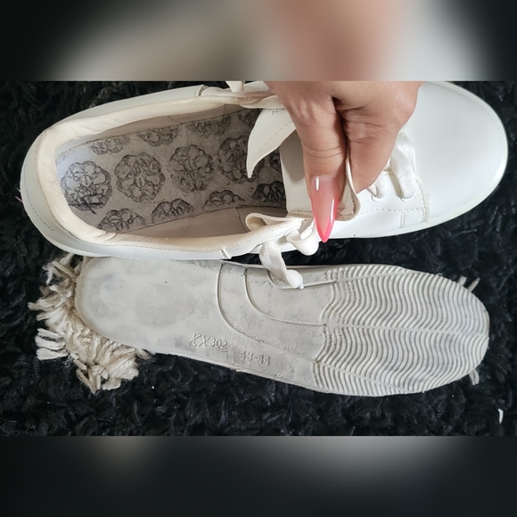 Alexander McQueen Men's White Trainers - Picture 12 of 14